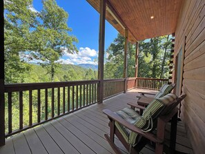 Property grounds - Holly View Large Multi-Level Living Cabin Close to Town with Gorgeous Views (Bryson City)