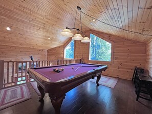 Games room - Holly View Large Multi-Level Living Cabin Close to Town with Gorgeous Views (Bryson City)