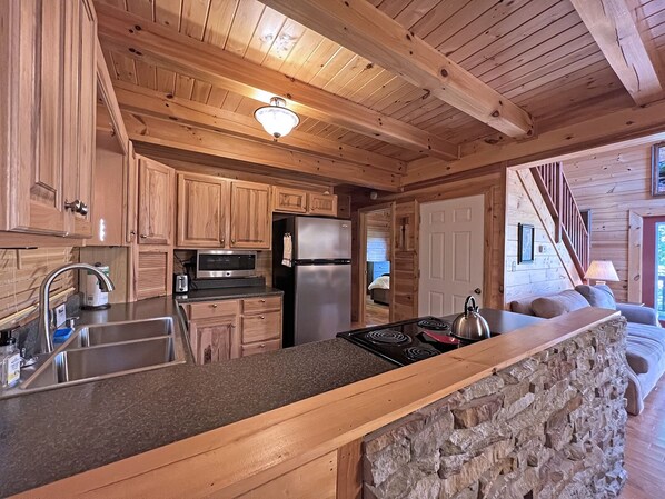 Fridge, microwave, oven, stovetop - Holly View Large Multi-Level Living Cabin Close to Town with Gorgeous Views (Bryson City)