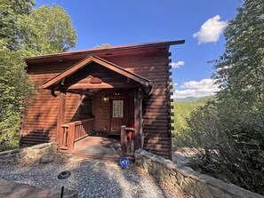 Exterior - Holly View Large Multi-Level Living Cabin Close to Town with Gorgeous Views (Bryson City)