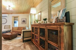 TV - Haven on the Creek Beautiful Creekside Retreat (Sylva)