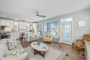 Smart TV, music library - "Seaside Bliss: Waterfront Villa Just Steps from the Beach" (Destin)