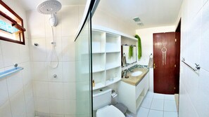 Apartamento econômico | Banheiro