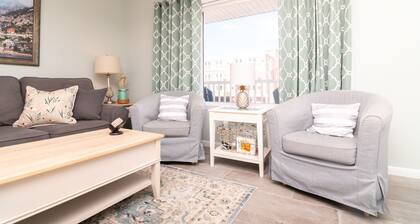 Ocean Block Condo - Walk to the Beach - 3BR - SaltWater Pool