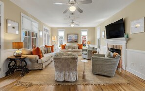Smart TV, fireplace