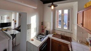 Kaffetrakter/tekoker, kjøleskap, mikrobølgeovn og ovn