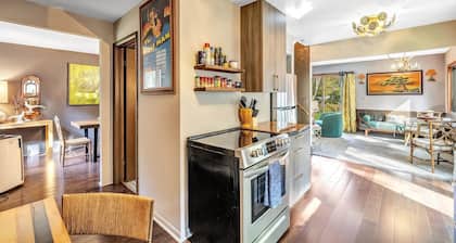Secluded! HotTub, Arcads, Fireplace! Lake Access!