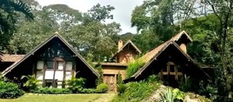 Casa com Cachoeira Particular