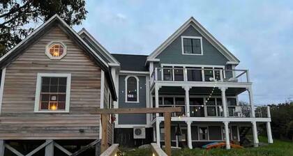 The Sea Eagle - Luxury 5 BR Waterfront Home in Boothbay Harbor with Dock & Sauna