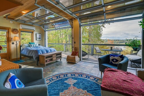 Yadkin River 'Treehouse'~ Miles of Trails On-Site