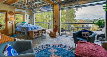 Yadkin River 'Treehouse'~ Miles of Trails On-Site