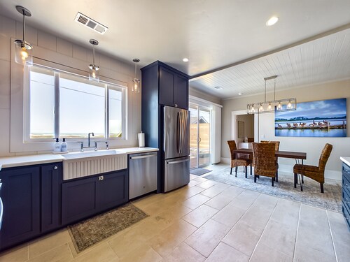 Sunset Bliss, Oceanview, Luxury, Hot Tub