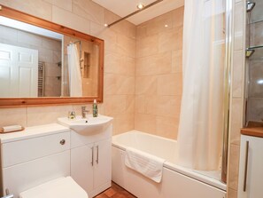 Shower - 6 Granary Court (York)