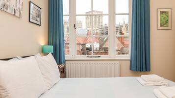 2 quartos, individualmente decorados, individualmente mobiliados