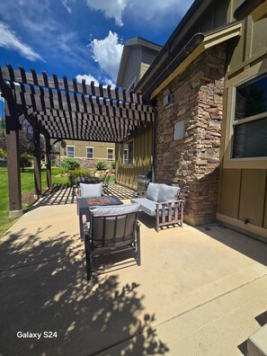 Outdoor dining - Spacious Midway family retreat - 15 minutes to Deer Valley gondola (Midway)