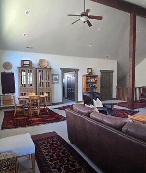 Smart TV, fireplace - Spacious Midway family retreat - 15 minutes to Deer Valley gondola (Midway)