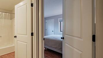 2 bedrooms, WiFi, bed sheets