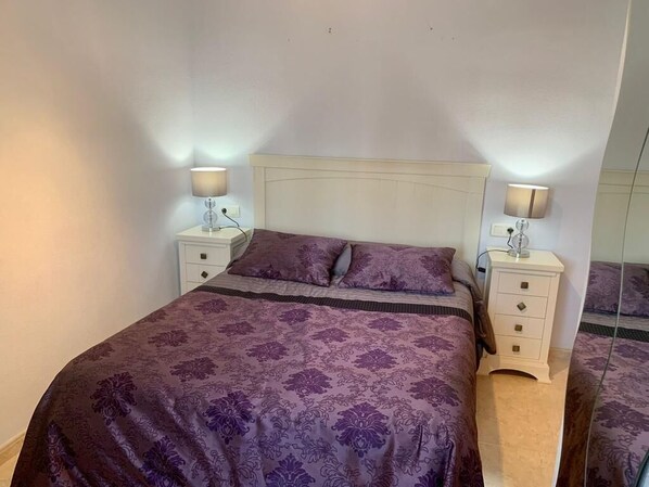 1 chambre, fer et planche à repasser, Wi-Fi gratuit, draps fournis