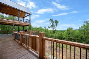 Property grounds - Alta Valley View! Secluded 4BR with Mt. views (Broken Bow)