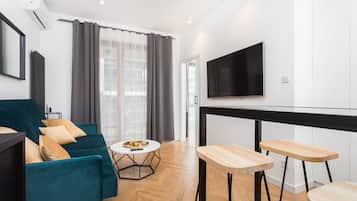 1 bedroom, iron/ironing board, travel cot, free WiFi