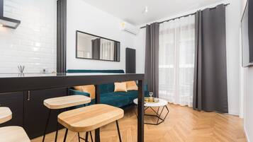 Family Apartment | 1 bedroom, iron/ironing board, travel cot, free WiFi