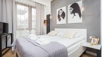 1 habitación, tabla de planchar con plancha y cuna de viaje