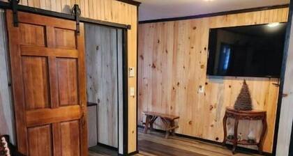 3 bed/2 bath riverside cabin