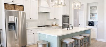 Family home Near Lafayette with splash pad and park. 