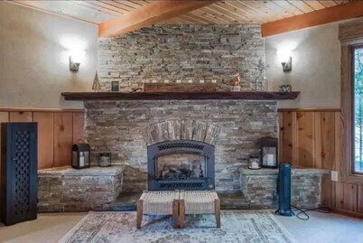 Foxtail Cottage - Footsteps from Downtown