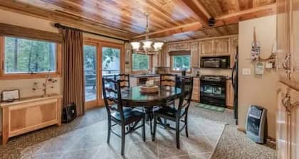 Foxtail Cottage - Footsteps from Downtown