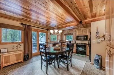 Foxtail Cottage - Footsteps from Downtown