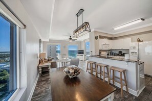 Smart TV - Tidewater1418 Corner Views WOW, FREE Golf & Tix, Pools, Hot Tubs by Pier Park (Panama City Beach)