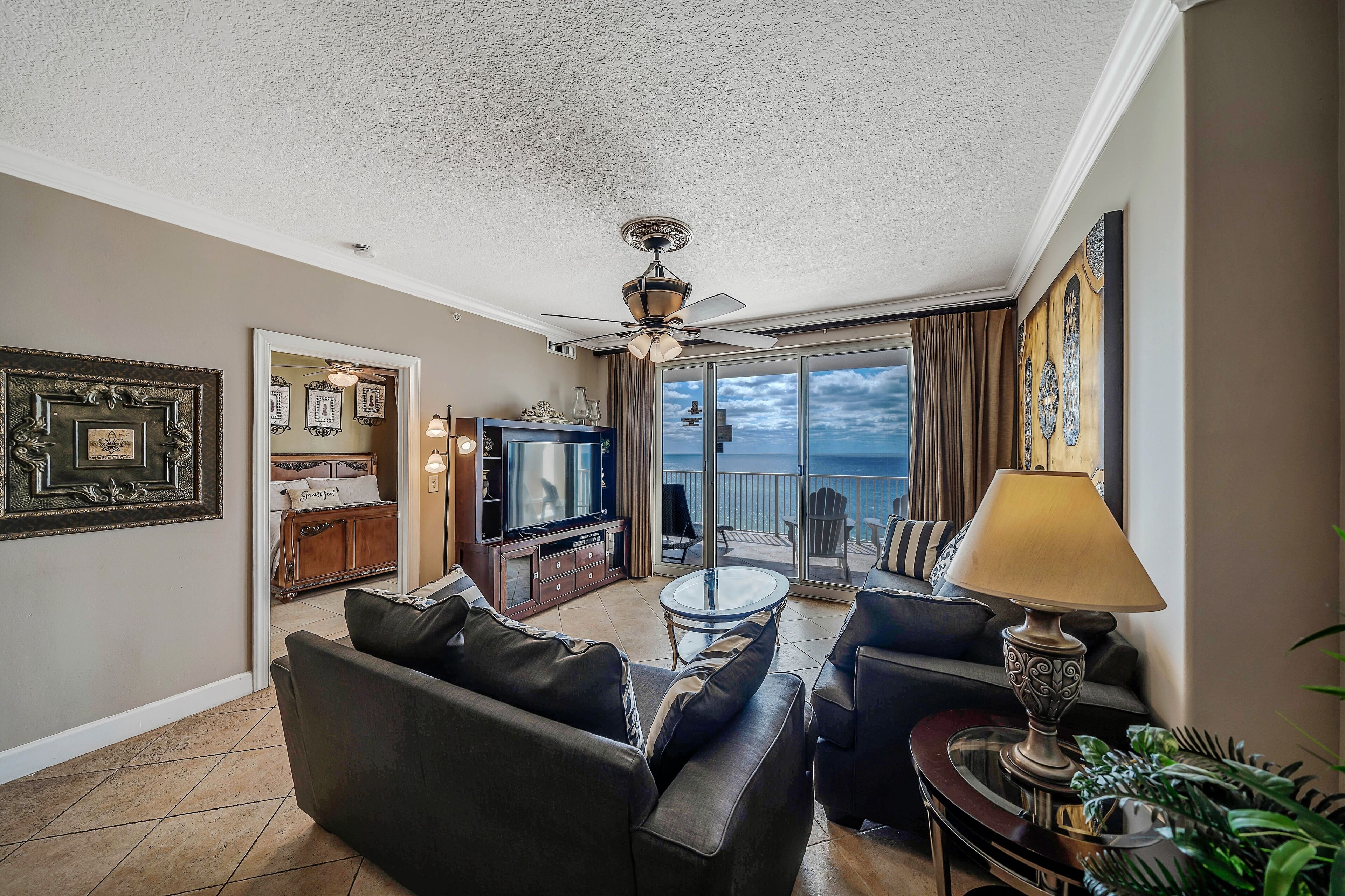 NEW Beachfront, Low Floor w/Indoor & Outdoor Pools, Hot Tub, FREE Golf + Tix!