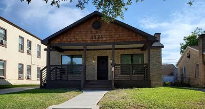 2BR Luxury EADO House! Medical Center, Stadiums ⭐️⭐️⭐️⭐️⭐️