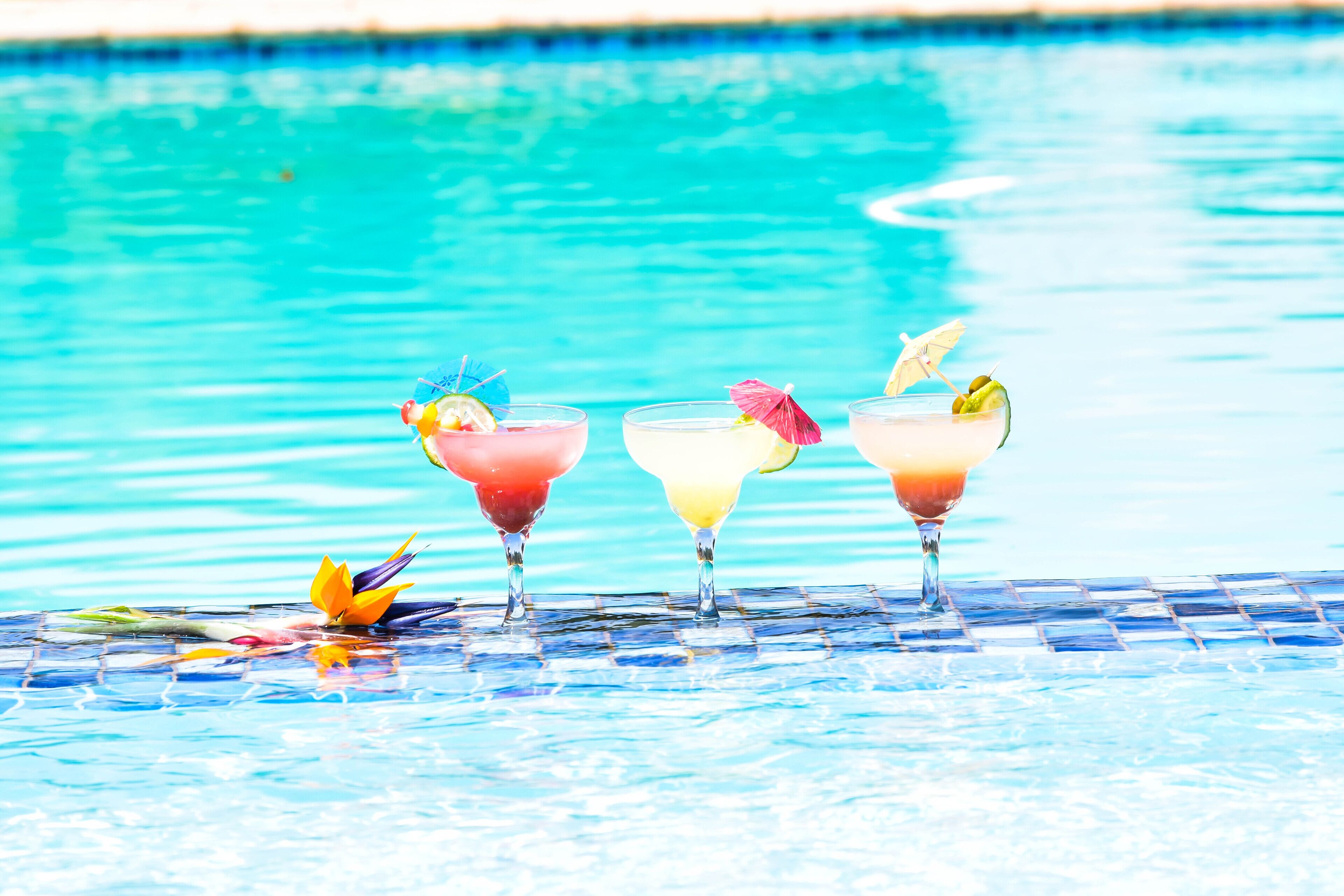 สระว่ายน้ำกลางแจ้ง