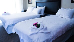 Standard Twin Room | In-room safe, desk, laptop workspace, iron/ironing board - Zororo Lodge (Polokwane)