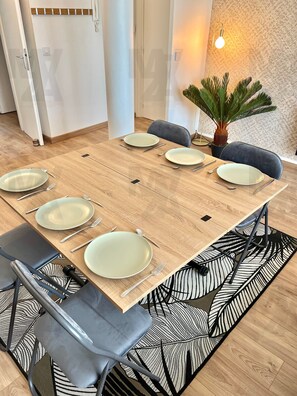 Dining - ☀ Cuban Charm • 2 Bedrooms • Private Parking • Near Train Station ❤ (Cergy)