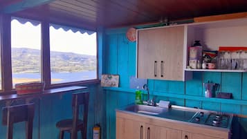Fridge, stovetop, coffee/tea maker, electric kettle