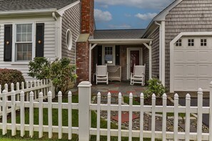 Exterior - 66 North Shore Blvd - Pet-Friendly 4BR, Steps to Private Beach, Water Views (Sandwich)