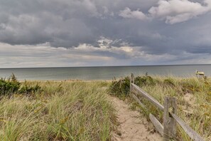 Beach nearby - 66 North Shore Blvd - Pet-Friendly 4BR, Steps to Private Beach, Water Views (Sandwich)