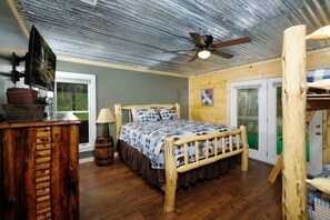 7 bedrooms, desk, travel cot, free WiFi