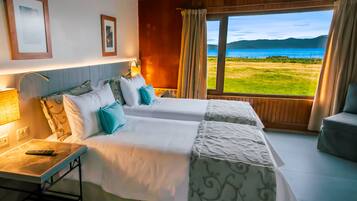 Minibar, free WiFi, bed sheets