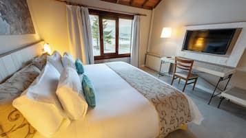 Minibar, free WiFi, bed sheets