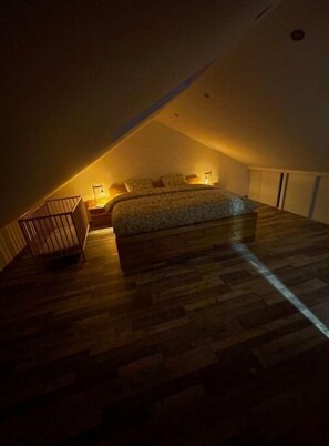 4 Schlafzimmer, Reisekinderbett, kostenloses WLAN, Bettwäsche