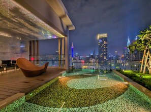 Outdoor pool - Axon Residence Bukit Bintang by Luna (Kuala Lumpur)