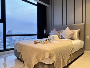 Suite luxueuse, 1 chambre, vue sur la ville | Draps en coton égyptien, literie de qualité, bureau