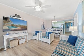 Living area - Dunescape 103 - 3 Bedroom Condo - Oceanfront w/Pool (North Myrtle Beach)