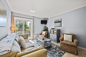 TV - A Place at the Beach 2K - Cherry Grove Condo - Cross Street to Beach (North Myrtle Beach)