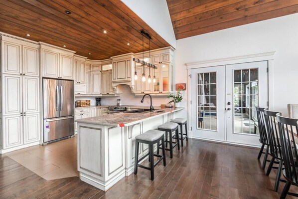 Private kitchen - Retraite de Ski, Piscine Intérieure, Vue, Plage (Saint-Côme)