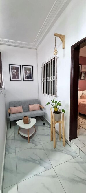 Interior - 4. Résidence Comme à la Maison (Abidjan)